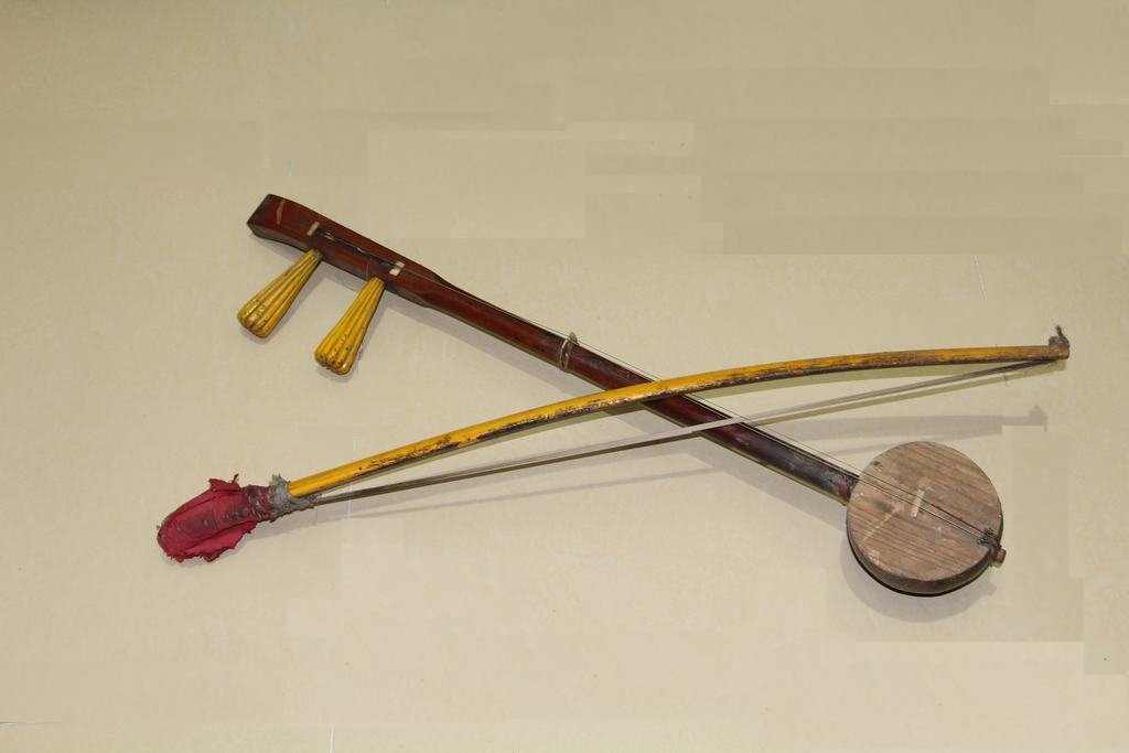 Banhu - (ban: flat board; hu: barbarian fiddle)  - Instrument 4