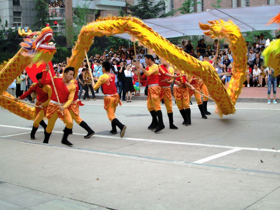 Sias Students Perform the Lion Dance 
