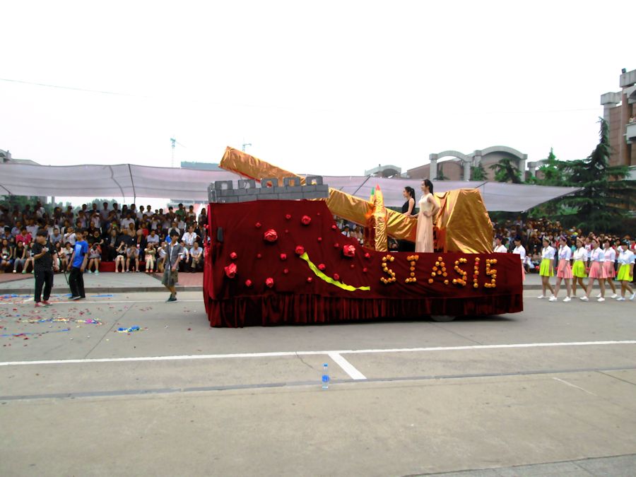 Giant Cannon Float  