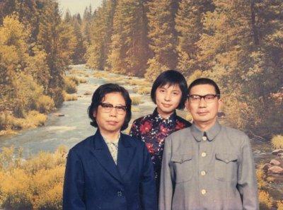 Dr. Jerry Li and Family -- Chengdu 1987