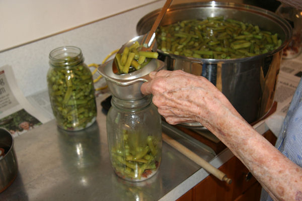 Step even, Filling the jars with beans