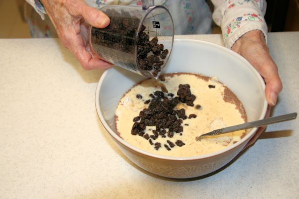 Step 16 - Raisins into Bowl