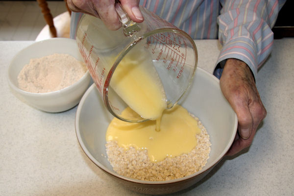 Step 15 - Egg Mixture into Oatmeal