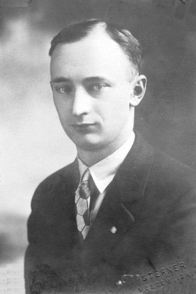  Mark D. Noll 1926- 8 