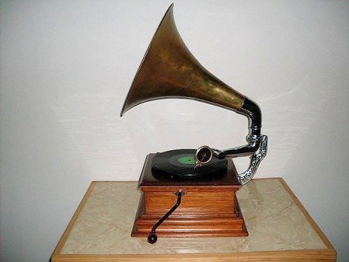 Windup Record Player - Photo 11