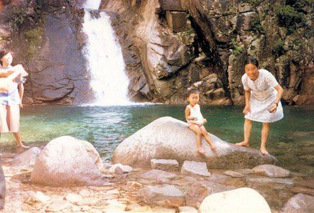 A mother and Child on Lao Shan