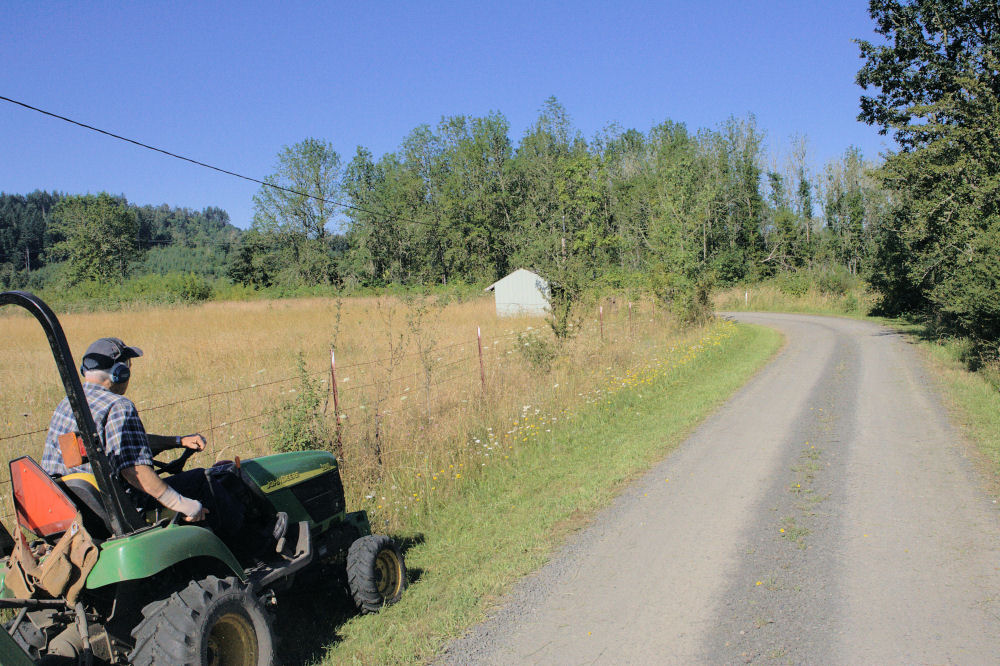 John Deere 2210 Tractor