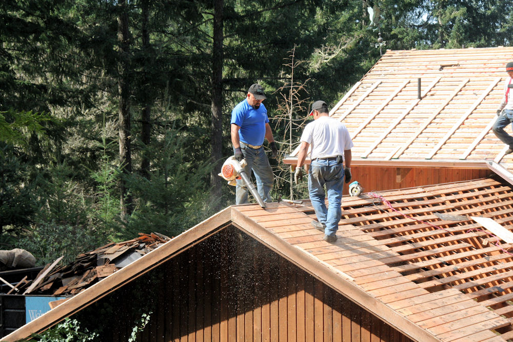 Noll Home Gets a New Roof