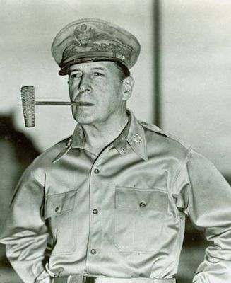  Douglas MacArthur 