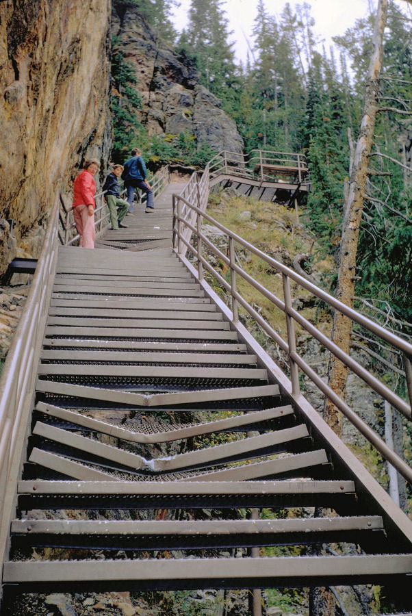 Uncle tom's trail shop best hikes yellowstone